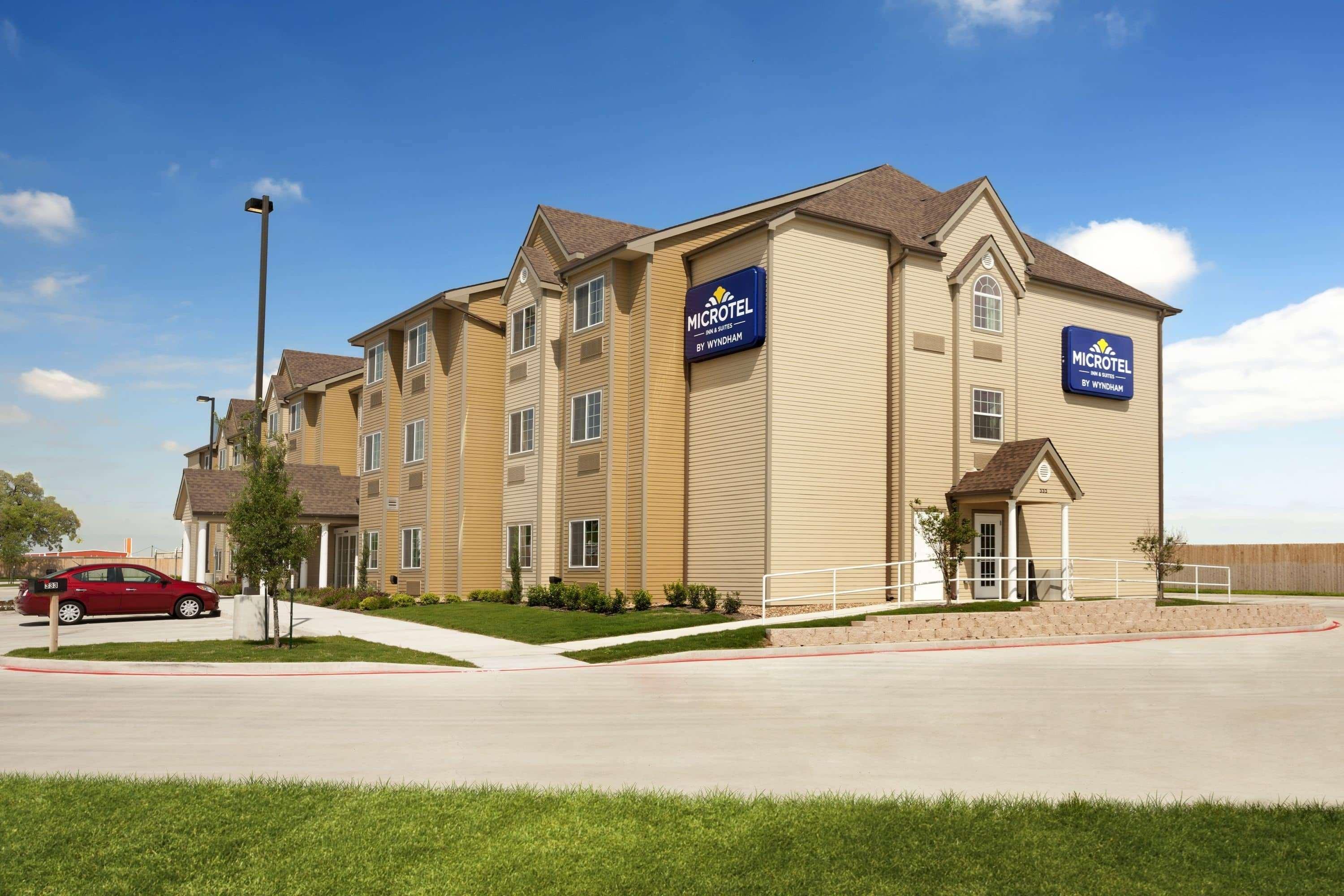 Microtel Inn & Suites Kenedy Eksteriør bilde