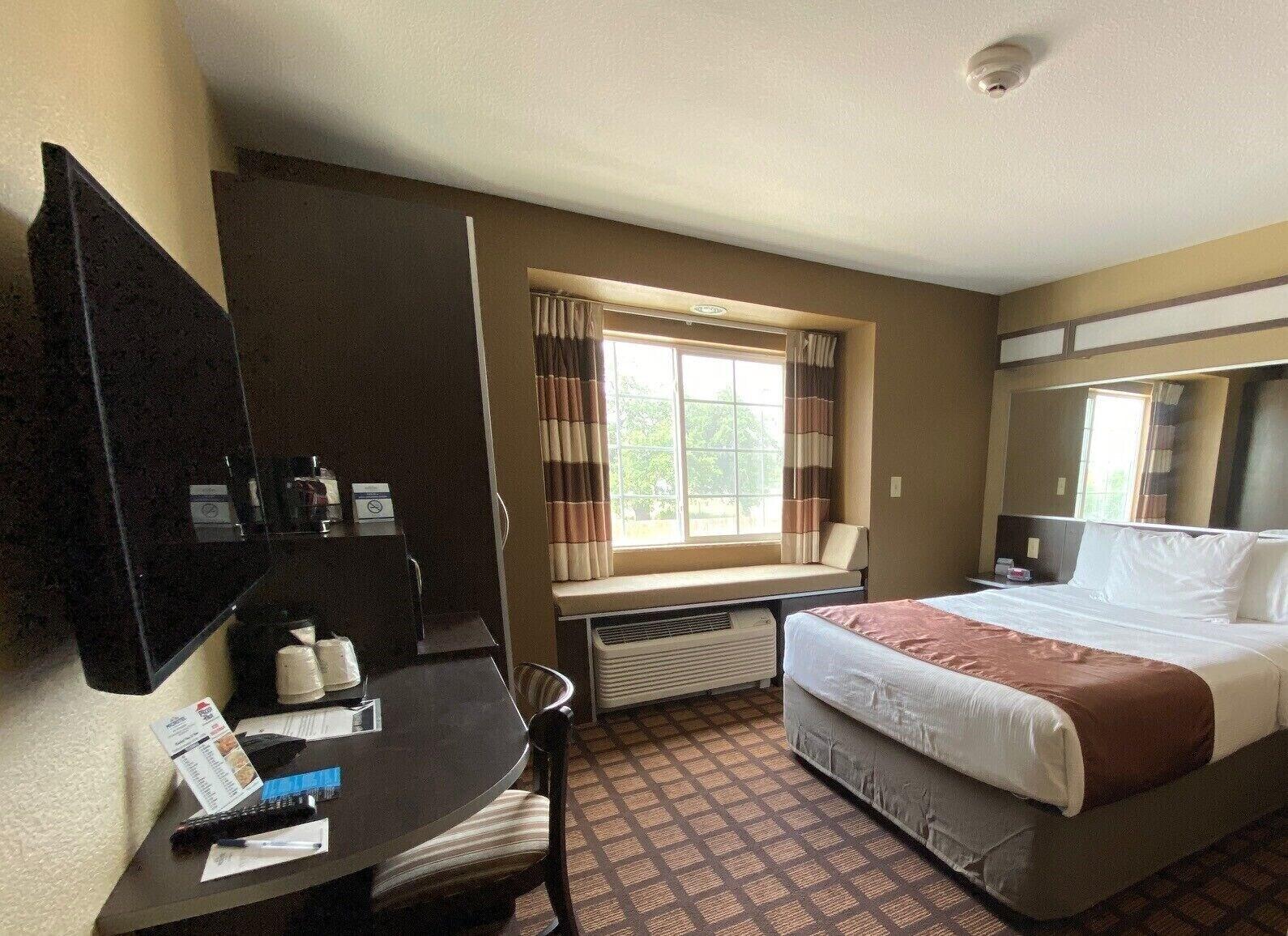 Microtel Inn & Suites Kenedy Eksteriør bilde