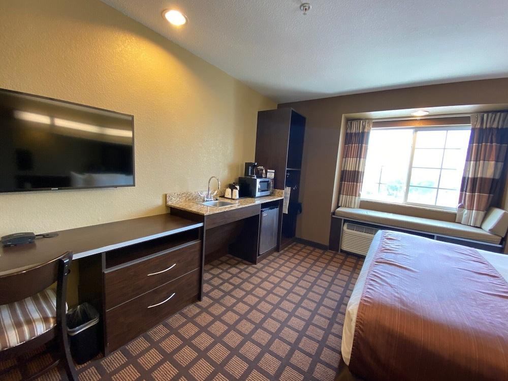 Microtel Inn & Suites Kenedy Eksteriør bilde