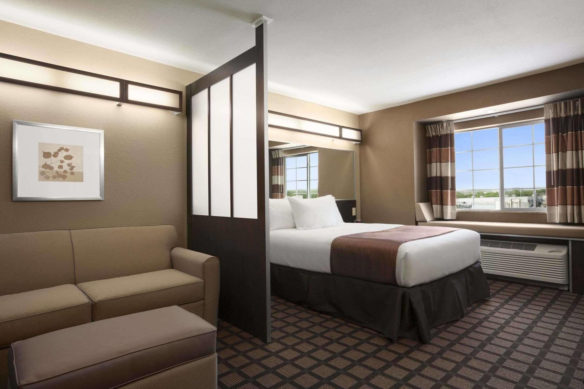 Microtel Inn & Suites Kenedy Eksteriør bilde
