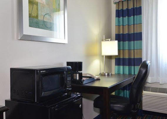 Microtel Inn & Suites Kenedy Eksteriør bilde